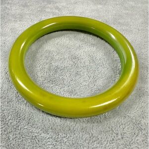 Vintage Spinach And Butterscotch Mixed Bakelite Bangle Bracelet